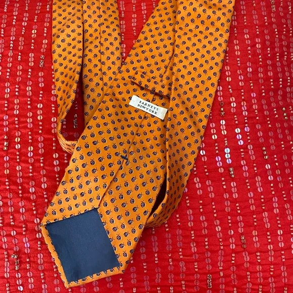 Barneys New York 💯 Silk Made in Italy 🇮🇹 Lucky Lady Bug Timeless Luxurious Tie